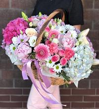 Цветочная композиция из Розы, Хризантемы, Пионы и Лизиантусы в корзине в Аскарово