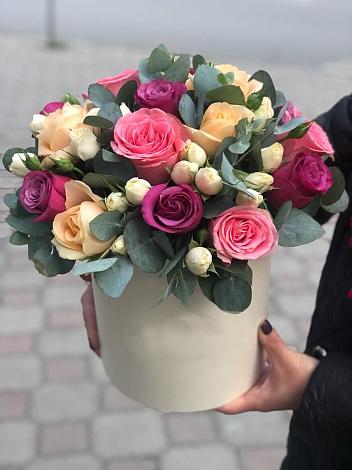 Цветочная композиция из Розы в шляпной коробке в Аскарово