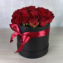 Цветочная композиция из Розы в шляпной коробке в Аскарово